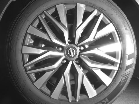 Used 2025 Nissan Altima 2.5 SV FWD image 12