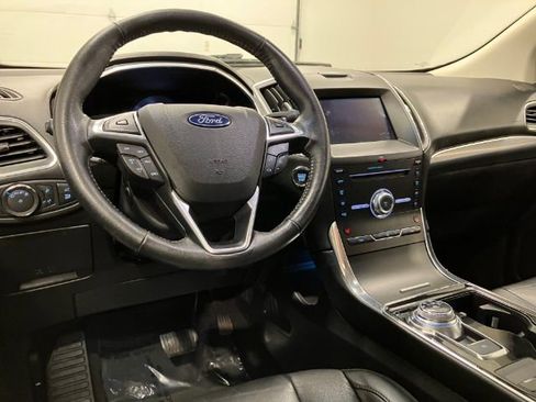 Used 2019 Ford Edge Titanium FWD image 28