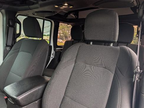 Used 2023 Jeep Wrangler Unlimited w/ Cold Weather Group AWD/4WD image 18