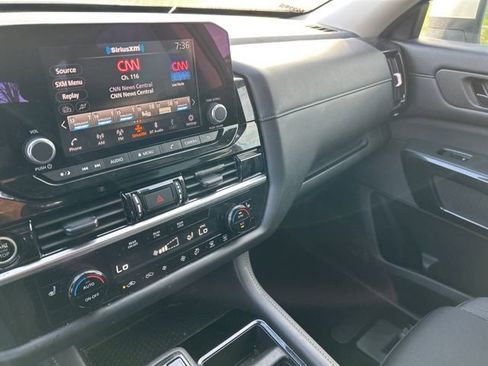 Used 2024 Nissan Pathfinder SV image 8