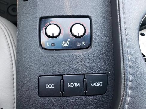 Used 2016 Toyota Avalon XLE FWD image 17