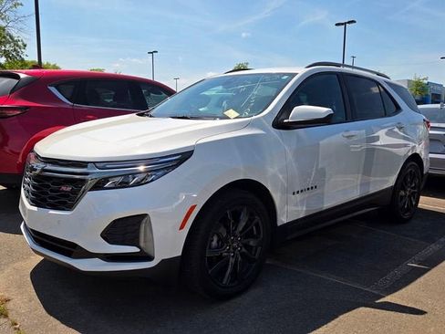 Used 2022 Chevrolet Equinox RS w/ LPO, Floor Liner Package FWD image 3