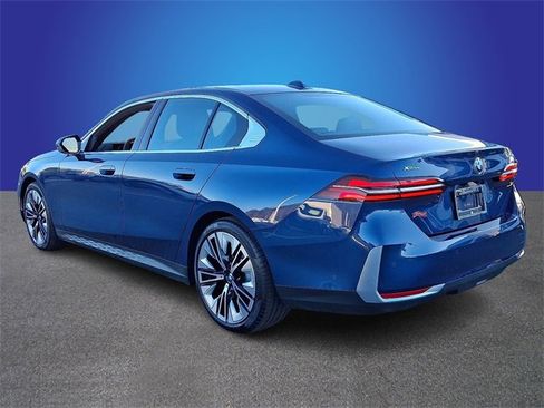 Used 2025 BMW 530i xDrive w/ Premium Package image 6