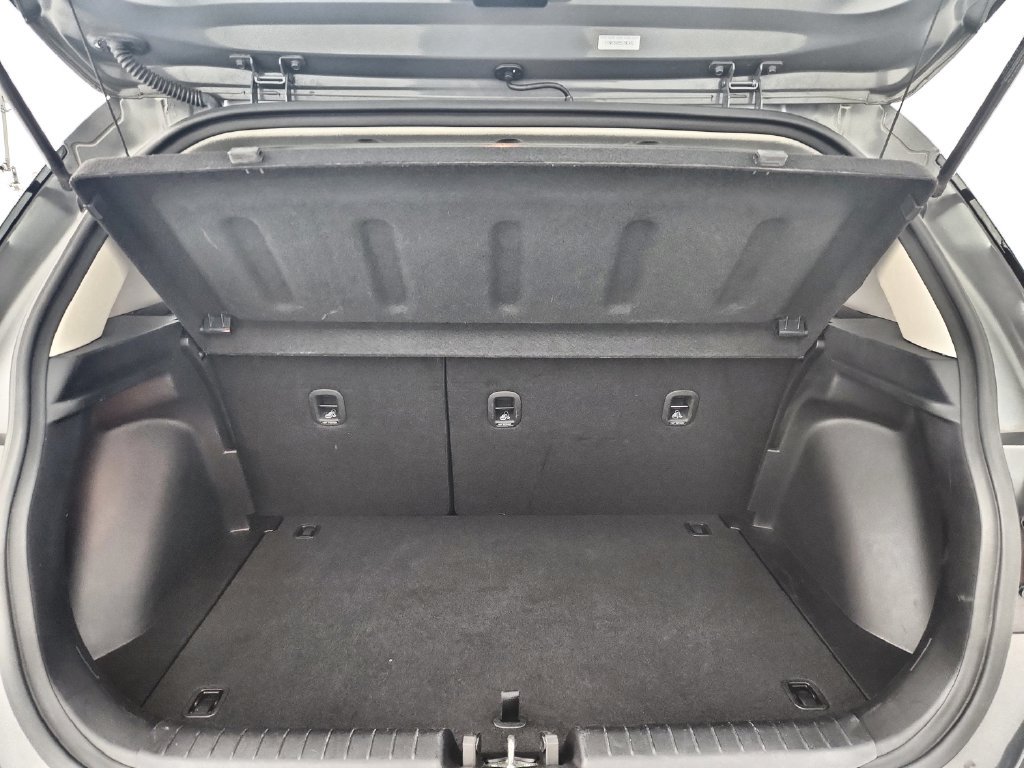 Used 2025 Hyundai Venue SEL FWD image 35