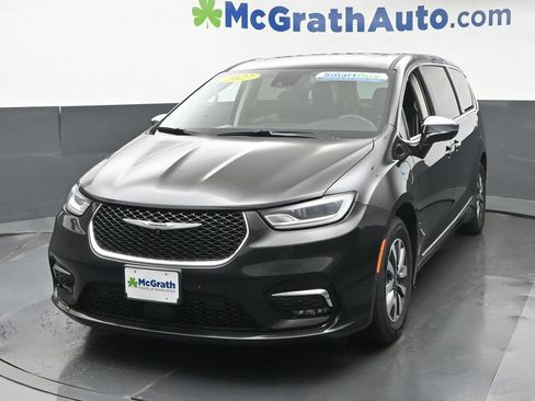 Used 2022 Chrysler Pacifica Limited w/ Uconnect Theater Family Group FWD image 20