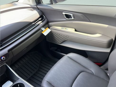 New 2026 Kia Carnival EX FWD image 16