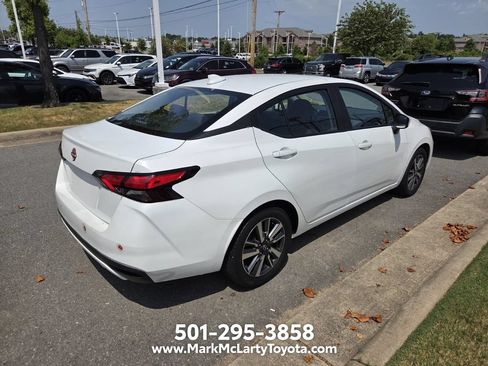 Used 2023 Nissan Versa SV FWD image 3
