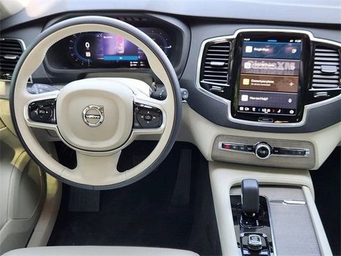 Certified 2025 Volvo XC90 T8 Plus w/ Protection Package Premier image 25