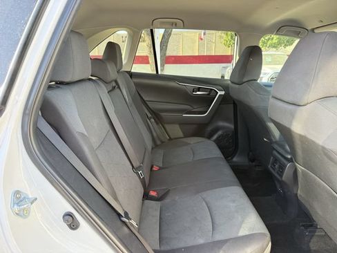 Used 2025 Toyota RAV4 XLE FWD image 31