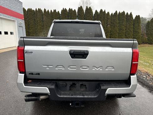 Used 2024 Toyota Tacoma TRD Sport image 4