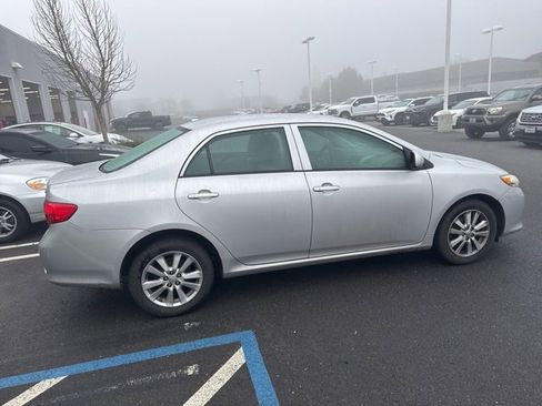 Used 2010 Toyota Corolla LE image 6