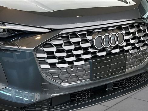 Certified 2025 Audi Q5 Premium AWD/4WD image 31