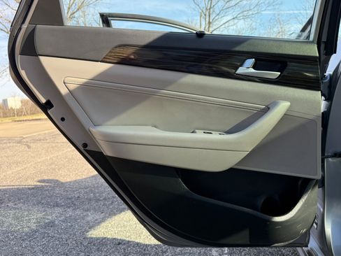 Used 2016 Hyundai Sonata Limited w/ Option Group 02 image 14