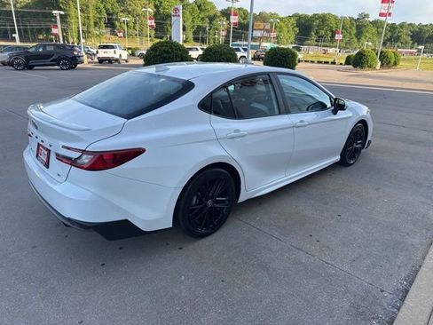 Used 2025 Toyota Camry SE image 8