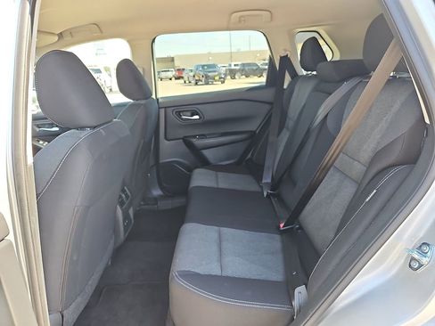 Used 2025 Nissan Rogue SV AWD/4WD image 11
