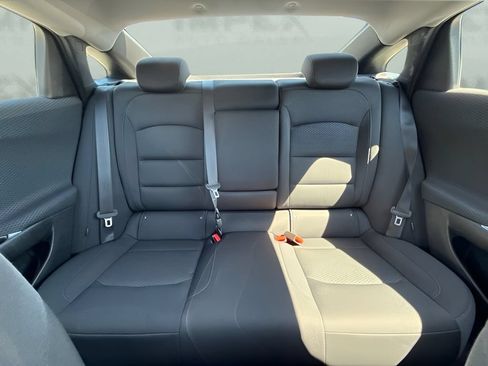 Used 2017 Chevrolet Malibu LT FWD image 7
