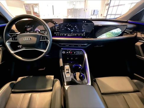 Used 2025 Audi Q5 Premium Plus w/ Premium Plus AWD/4WD image 14