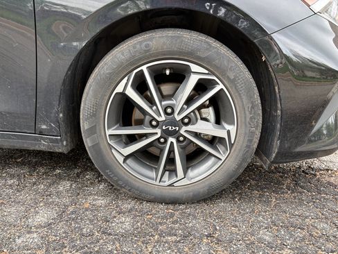 Used 2023 Kia Forte LXS w/ LXS Technology Package image 9