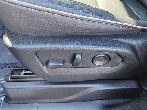 Certified 2024 GMC Yukon SLT w/ SLT Luxury Package image 19