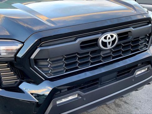 Used 2024 Toyota Tacoma TRD Off-Road w/ TRD Off Road Upgrade Package image 28