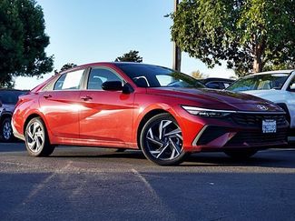 Used 2025 Hyundai Elantra Sport video 2