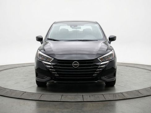 Used 2025 Nissan Versa SV FWD image 2