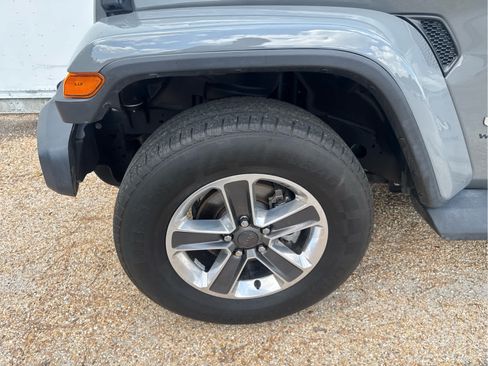 Used 2022 Jeep Wrangler Unlimited Sahara AWD/4WD image 11