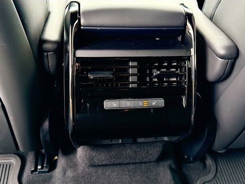 Used 2025 Land Rover Range Rover Sport image 19