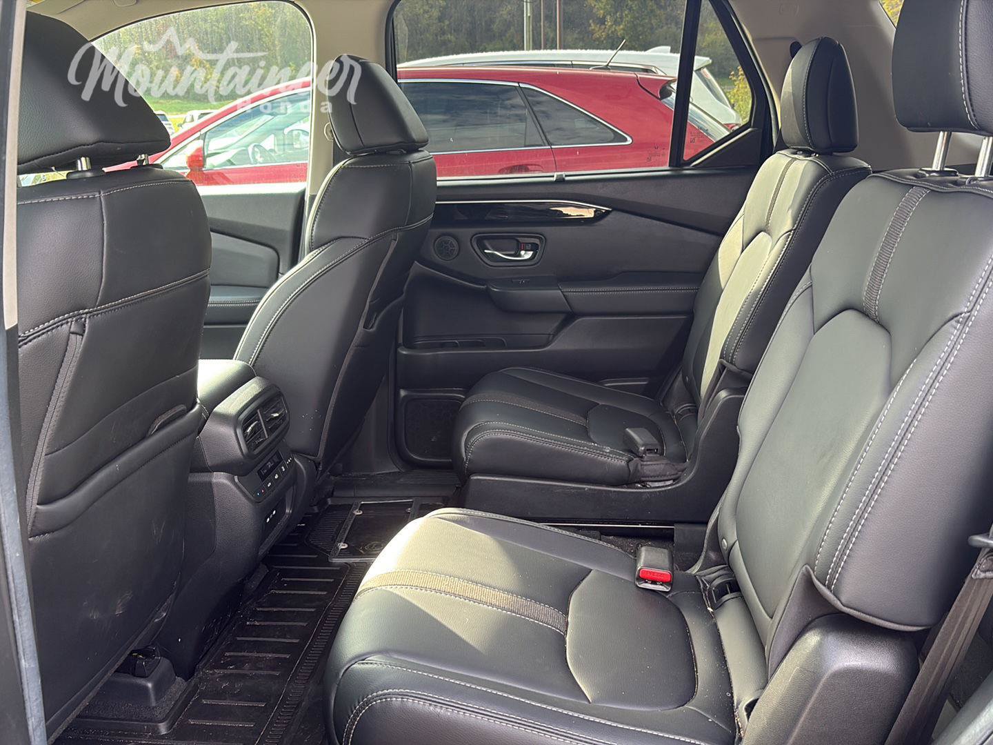 Used 2025 Honda Pilot EX-L image 12