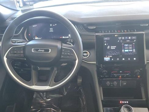 Used 2024 Jeep Grand Cherokee L Laredo image 13