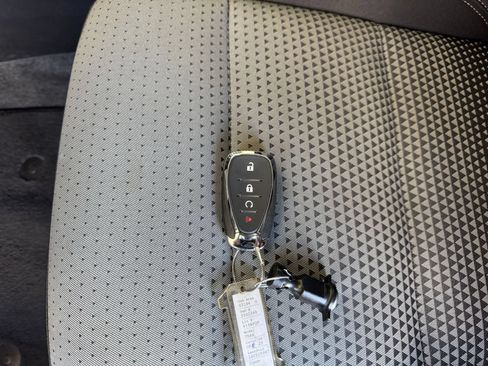 Used 2025 Chevrolet Trax LT FWD image 21