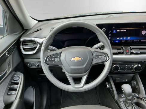 Used 2025 Chevrolet TrailBlazer LT AWD/4WD image 12