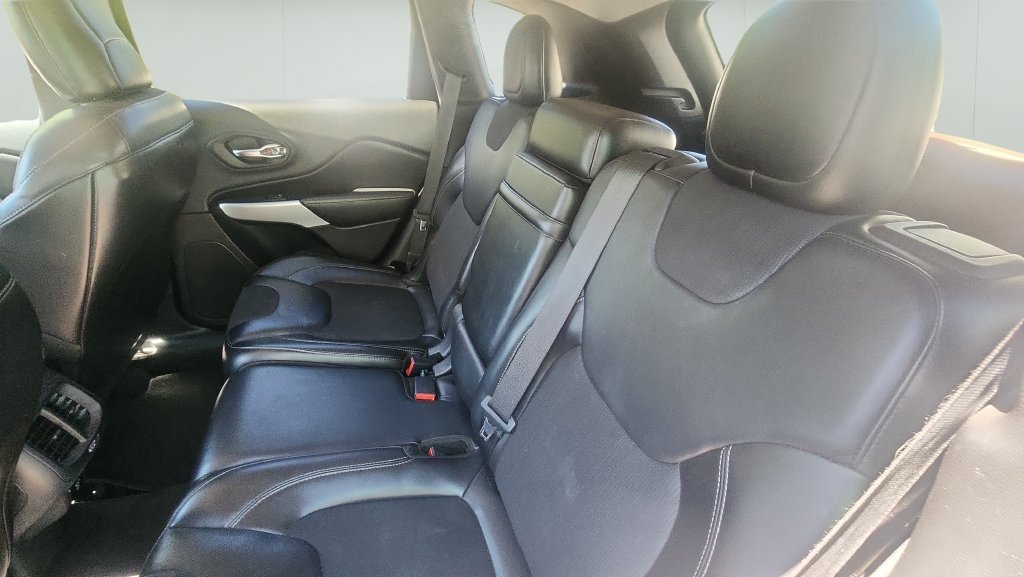 Used 2018 Jeep Cherokee Latitude Plus FWD image 13