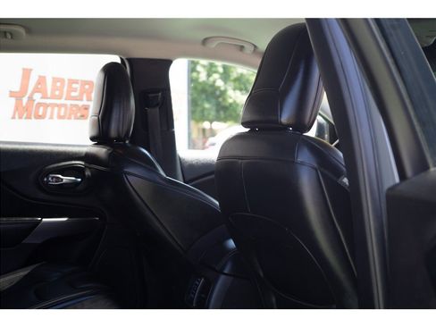 Used 2021 Jeep Cherokee Latitude Lux w/ Mopar Interior Package AWD/4WD image 38