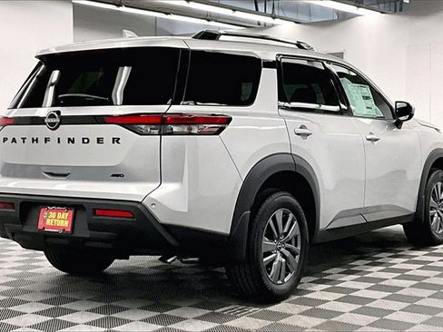 New 2025 Nissan Pathfinder SV w/ Black Appearance Package image 16