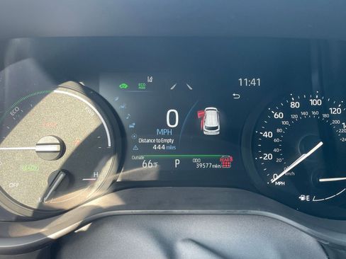 Used 2025 Toyota Sienna XLE image 44