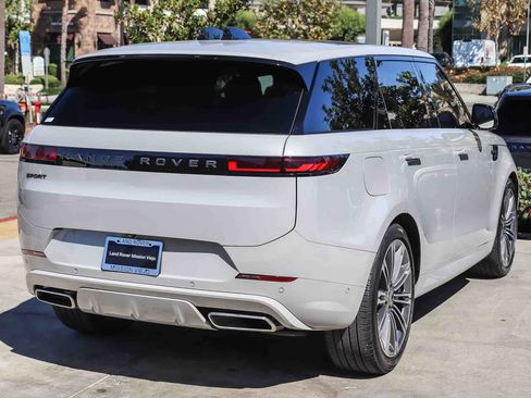 Used 2025 Land Rover Range Rover Sport Dynamic SE AWD/4WD image 3