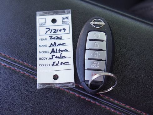Used 2024 Nissan Altima 2.5 SR FWD image 31