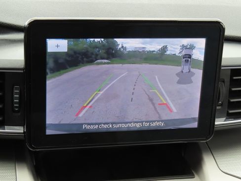 Used 2021 Ford Explorer XLT w/ Equipment Group 202A AWD/4WD image 6