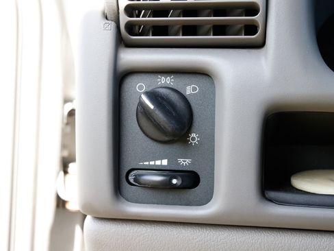 Used 2004 Oldsmobile Silhouette GL image 36