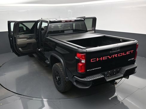 Used 2024 Chevrolet Silverado 2500 ZR2 w/ Technology Package image 30
