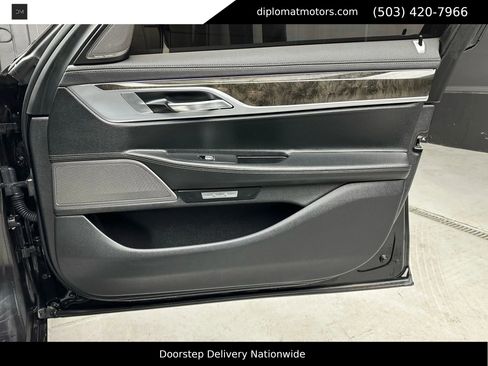 Used 2018 BMW 740i image 40