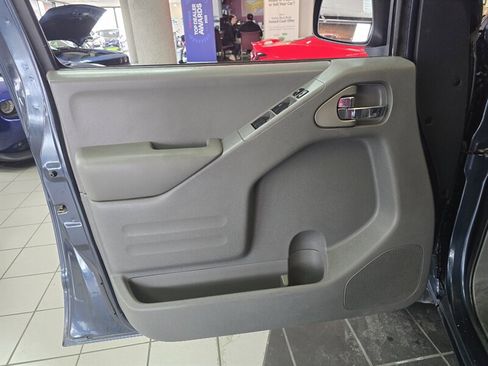 Used 2018 Nissan Frontier SV image 7