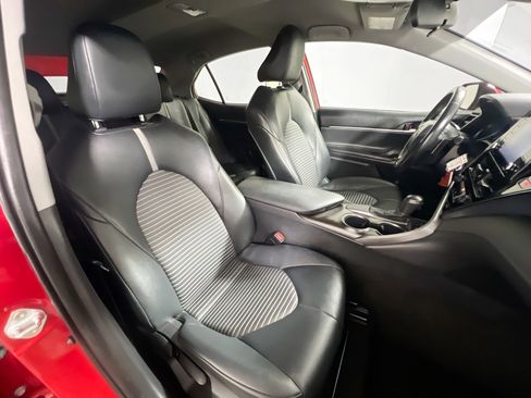 Used 2021 Toyota Camry SE image 30