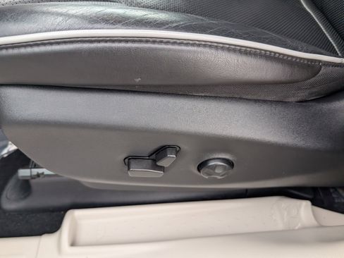 Used 2021 Chrysler Pacifica Limited w/ Uconnect Theater Family Group image 12