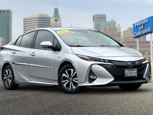 Used 2017 Toyota Prius Prime Advanced image 2