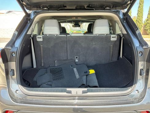 Used 2023 Toyota Highlander XLE FWD image 19