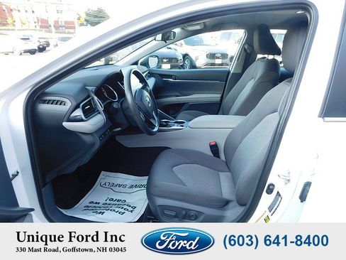 Used 2021 Toyota Camry LE image 10