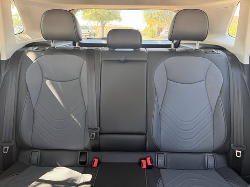 Used 2026 Volkswagen Tiguan SE AWD/4WD image 40
