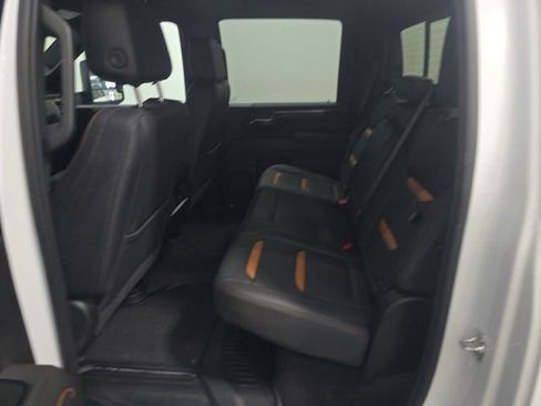 Used 2025 GMC Sierra 2500 AT4 w/ AT4 Preferred Package AWD/4WD image 9